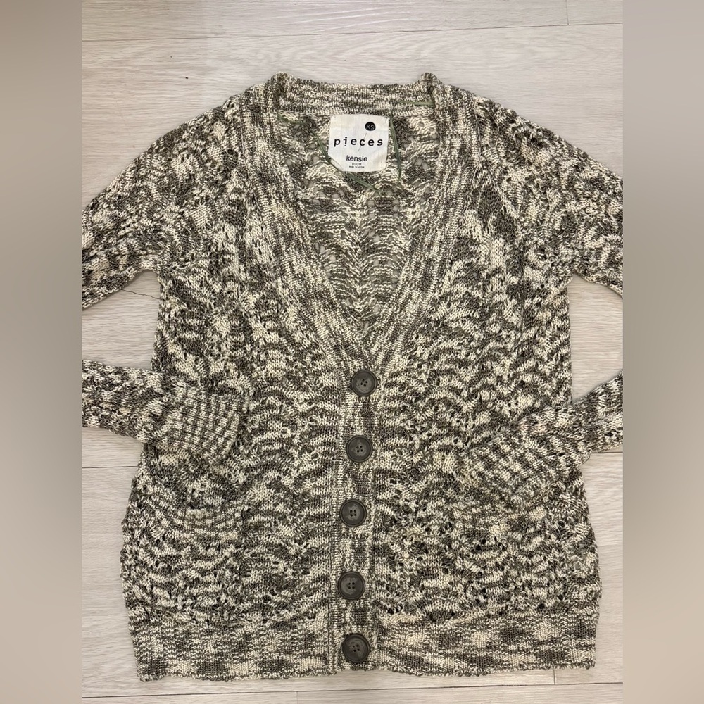 Kensie Women's Gray and Cream Cardigan